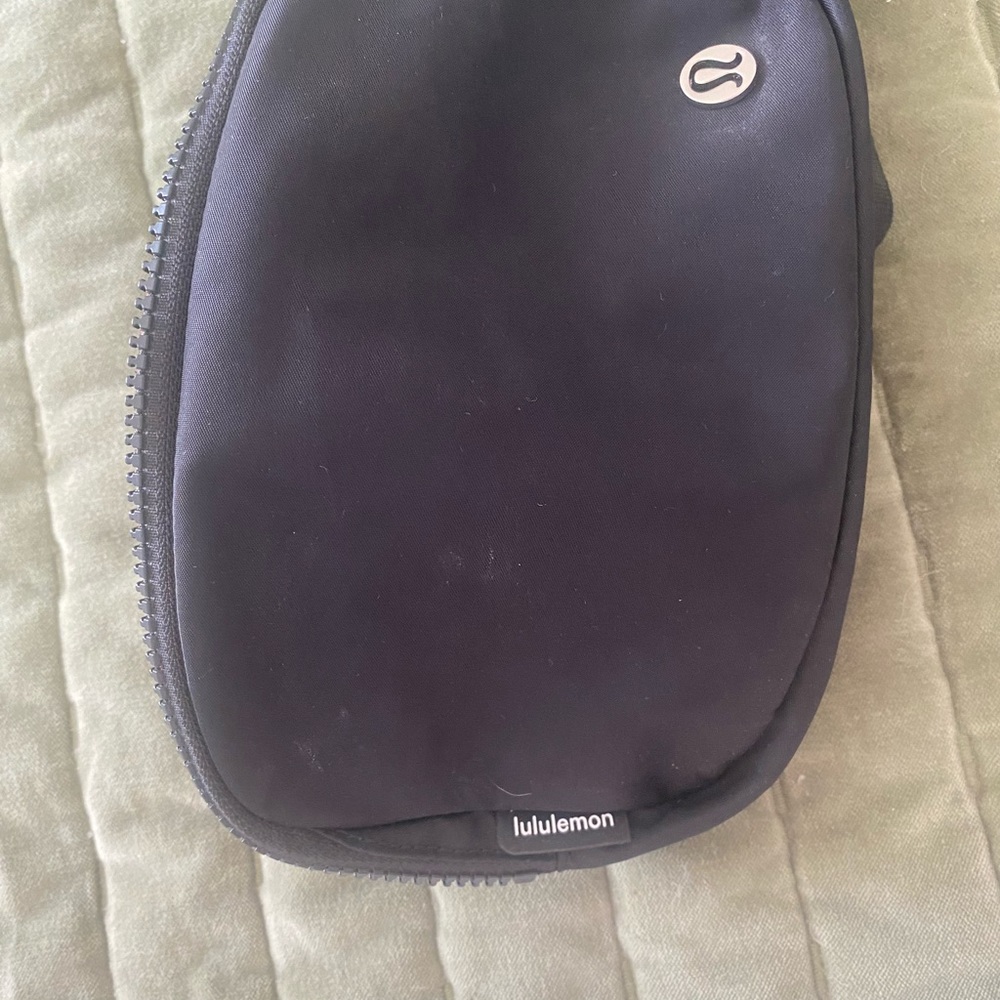 Lululemon black belt bag